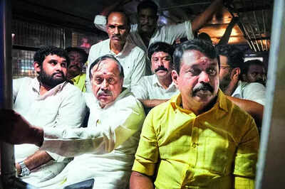 Bjp leaders detained during standoff at thiruparankundram.jpg