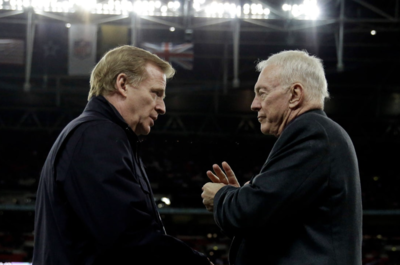 Clark hunt and jerry jones.jpg