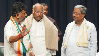 Congress president mallikarjun kharge with karnataka cm siddaramaiah and dk shivakumar pti file phot.jpeg