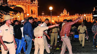 Cops at thecylinder blast site near mysuru palace main entry gate.jpg