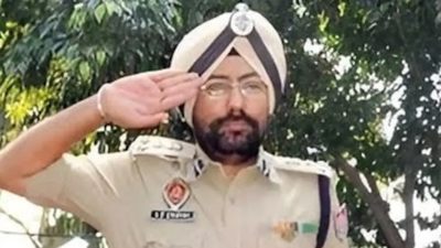 Day after pjb ex ig39s suicide bid fir filed over rs 8cr fraud.jpg