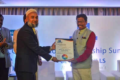 Divakaran receives leadership award at national summit.jpg