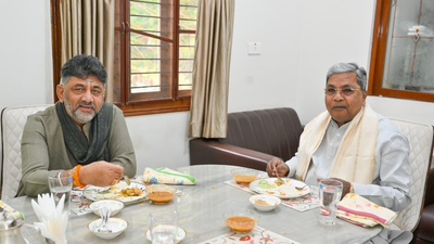 Dk shivakumar invites cm siddaramaiah at his house tomorrow file photo.jpg