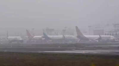 Fog delhi airport.jpg