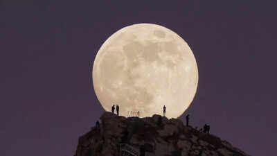 Full moon december 2025 final supermoon of the year to be visible december 4 know when where and how.jpeg