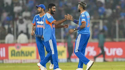 Hardik pandya and jasprit bumrah.jpg