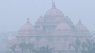 Heavy smog blankets delhi.jpg