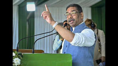 Hemant soren distributes appointment letters in ranchi.jpg