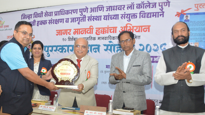 Ketan deshpande presented award for special contribution to human rights.jpg