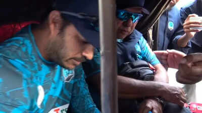 Khaled mahmud head coach of noakhali express walks out of teams training session.jpg