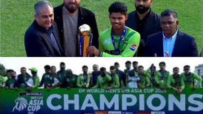 Mohsin naqvi presents trophy to u19 asia cup champions.jpg