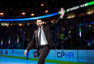 Nhl former vancouver canuck ryan kesler waves to fans during the jersey retirement ceremony of danie.jpeg
