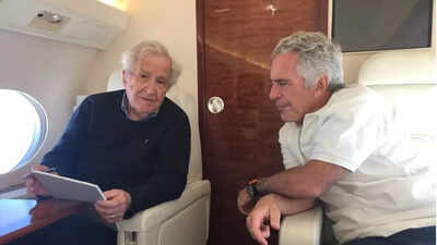Noam chomsky with jeffrey epstein.jpg