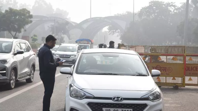 Noida continued to see crawling traffic for the second day as bs 6 checks continued.jpg