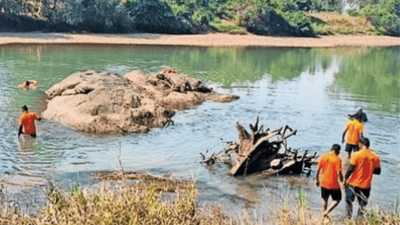Odisha disaster rapid action force team on tuesday searched for the decapitated victims head as dema.png