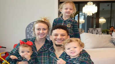 Patrick mahomes with family.jpg