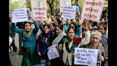 Protest outside hc against bail given to former mla in unnao rape case.jpg
