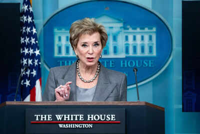 Protests greet linda mcmahons school visit amid concerns over conservative backed civics tour.jpg