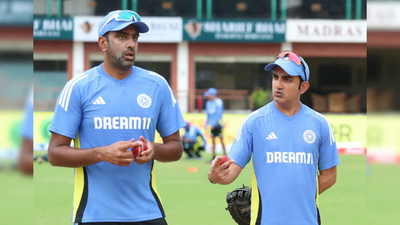 R ashwin and gautam gambhir.jpg