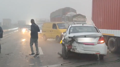 Several injured as multiple vehicles collide on delhisonipat road amid dense fog.jpg
