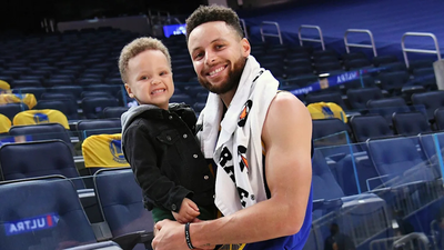 Stephen curry with his son canon curry nba 2025.jpg