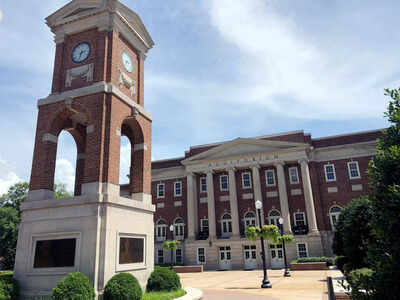 Students and professors appeal ruling on alabama law banning dei at public universities.jpg