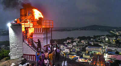 Tn defies hc for 2nd time in 2 days on hilltop lamp ritual.jpg