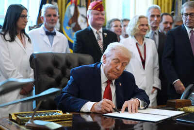 Trump signs executive order that could reclassify marijuana as a less dangerous drug.jpg