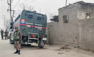 Budgam dec 28 ani heavy contingents of jampk police and crpf have been deploye.jpg
