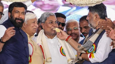 Chief minister siddaramaiah and his supporters threw a mega nati koli badoota country chicken feast.png