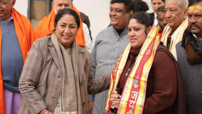 Delhi cm rekha gupta with pilgrim ani.jpg