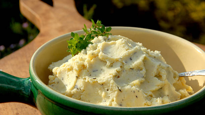 Diabetes diet alert expert reveals these common foods spike your blood sugar more than sugar itself.png