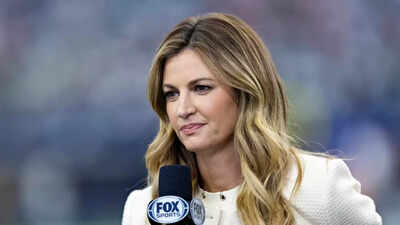 Erin andrews viral playoff coat.jpg