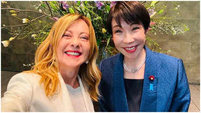 Giorgia meloni with japanese pm sanae takaichi.jpg