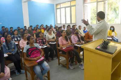 Hindu miranda house remain best two colleges of india.jpg