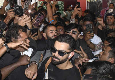 Ind vs nz odi virat kohli arrives in vadodara.jpg