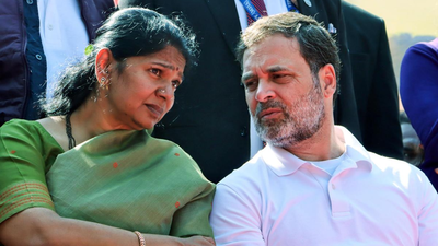 Kanimozhi meets rahul gandhi.jpg