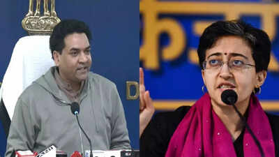 Kapil mishra atishi.jpg