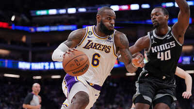 Lakers39 lebron james vs kings in a game.jpg