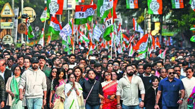 Mamata banerjee leads the protest march in south kolkata on friday.jpg
