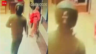 Man accused of attempting to snatch a gold chain from a senior citizen in greater noida.jpg