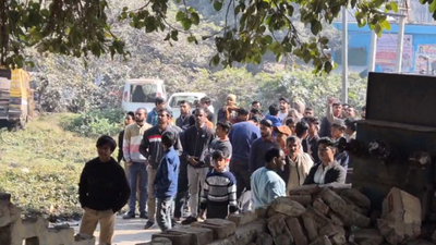 Man shoots wife dead inside hardoi police station arrested.jpg