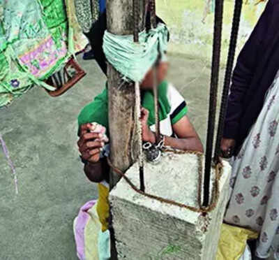 Nagpur parents go to work chain 12 yr old habitual thief at home.jpg