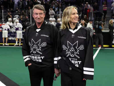 Nhl wayne gretzky and his wife janet jones.jpg