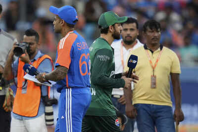 No handshakes between india and pakistan players as political tension spills onto cricket field.jpg