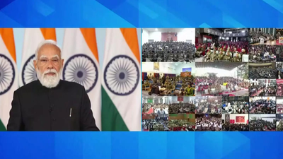 Pm modi distributes appointment letters in rozgar mela.jpg