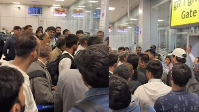 Pune flyers wait 11 hrs to take off to ahmedabad on akasa air.jpg