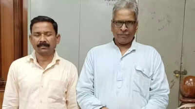 Raja kolander alias ram niranjan blue shirt and his associate bachhraj photo credit toi image.jpg
