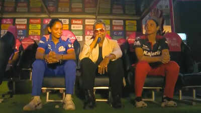 Smriti mandhana and harmanpreet kaur with honey singh in the middle screengrab.jpg
