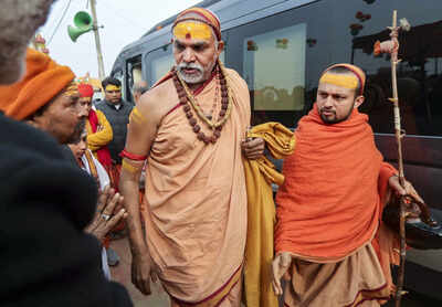 Swami avimukteshwaranand leaves magh mela.jpg